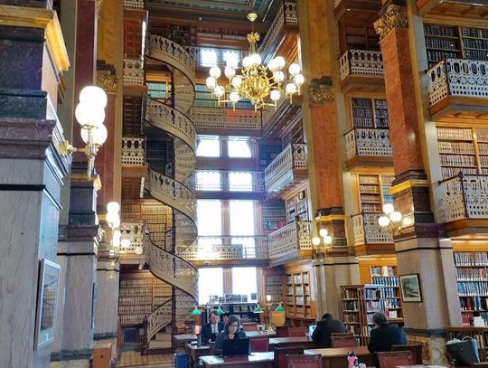 Des Moines library