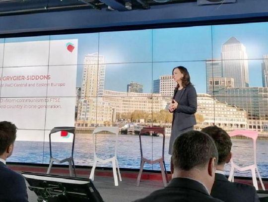 jedna ze spikerek podczas Polish Tech Days 2019